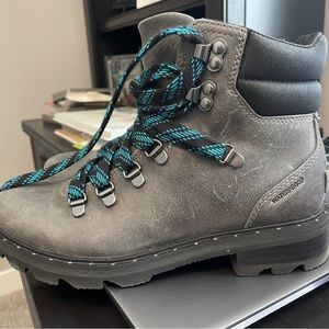 Sorel Lenox Hiking boot.  I wore these once to an event.  Super comfy.